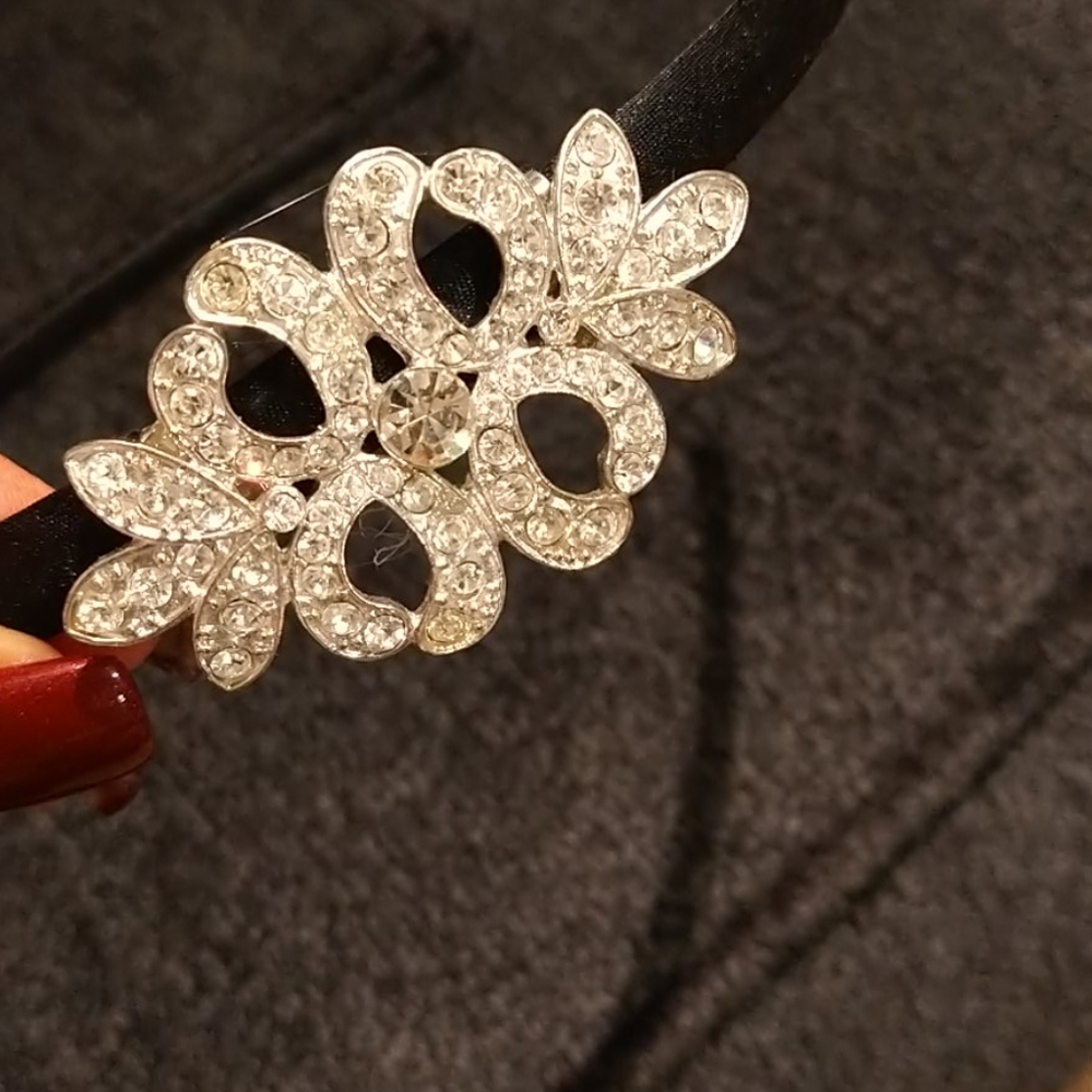 Beautiful Rhinstone Headband - Picture 2 of 2